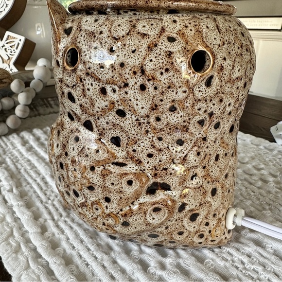 Spotted Owl Ceramic Wax Plug-In Warmer Full Size with Sunflower Design - Picture 3 of 7